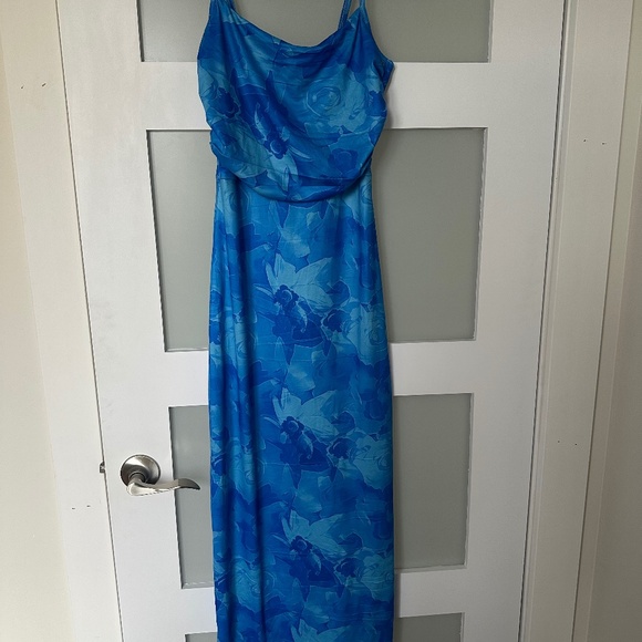 Dress - Picture 1 of 4